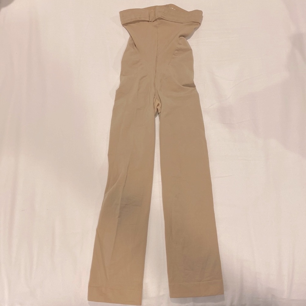 Shapewear capris in nude with tummy control panel